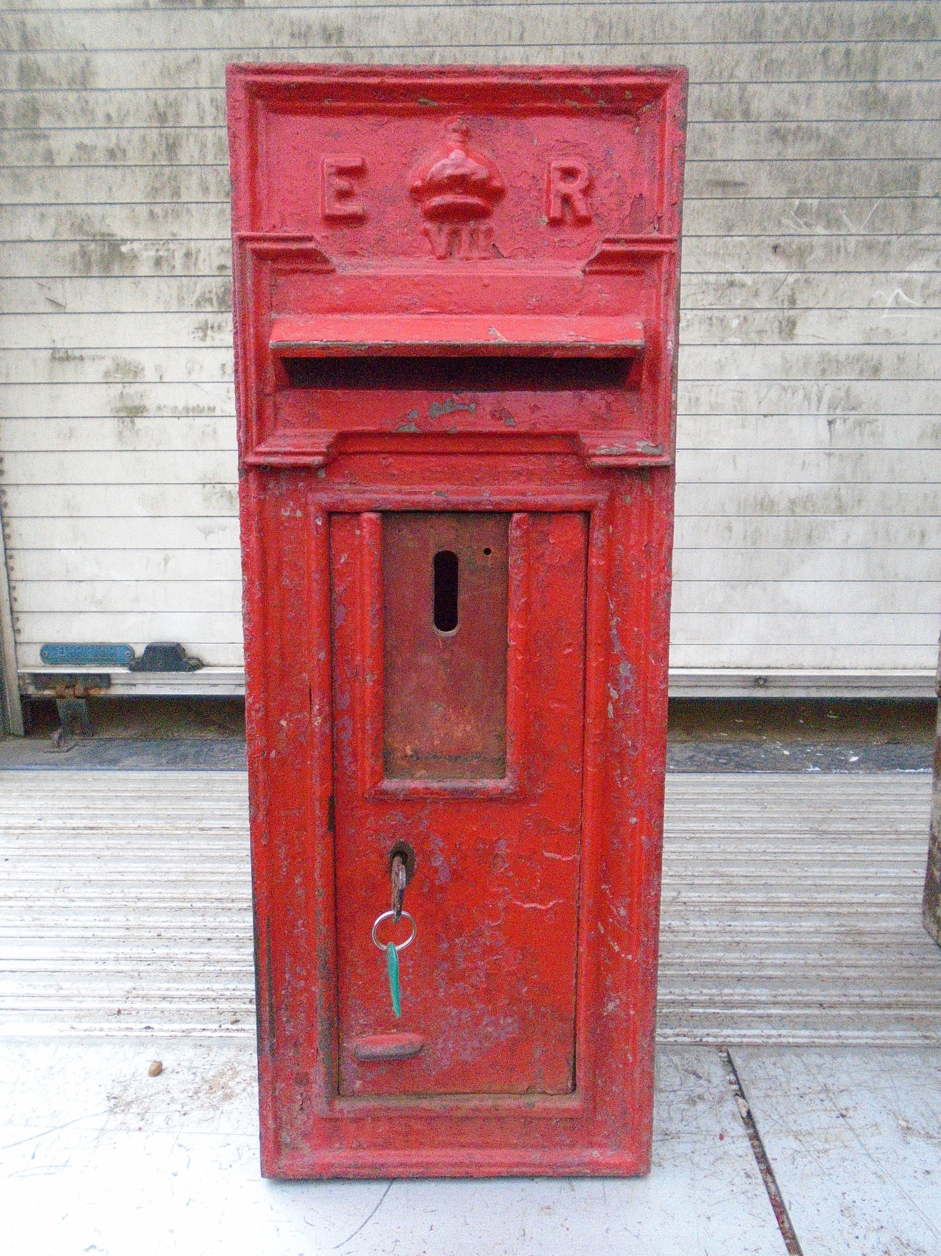 An Original Edward VII (1901-1910) Wall Mounted Post Box Complete with ...