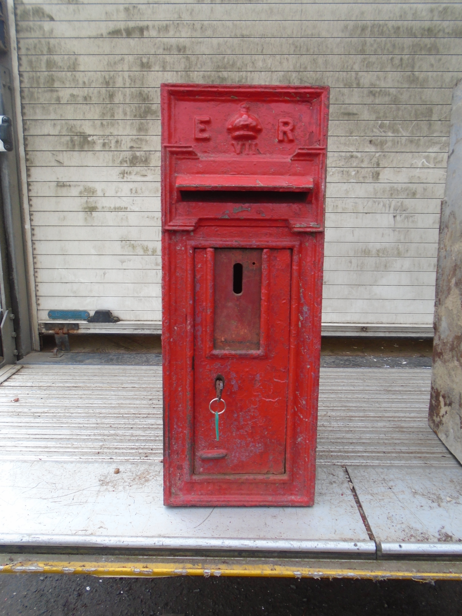 An Original Edward VII (1901-1910) Wall Mounted Post Box Complete with ...